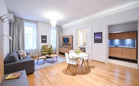City Centre Chic Apartment Ljubljana 2/4